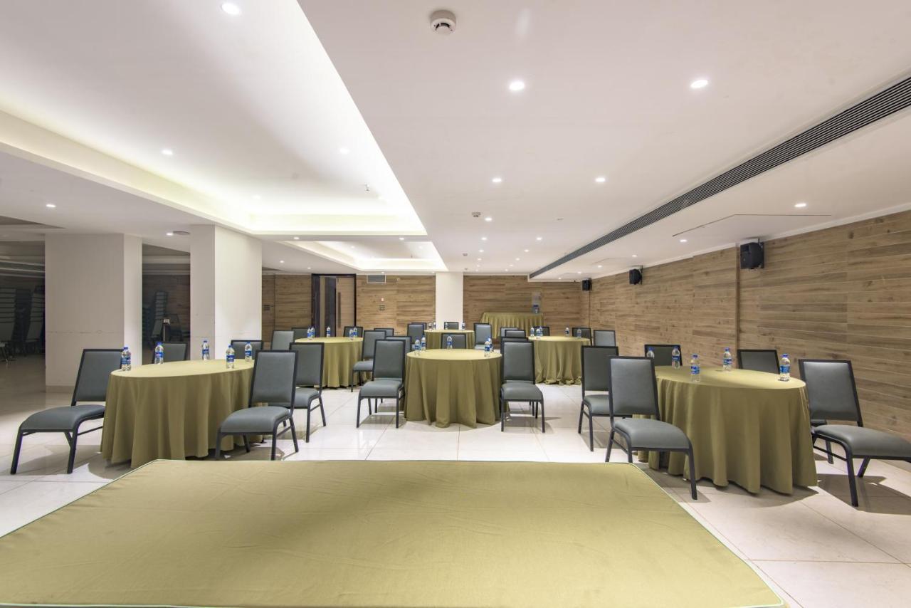 The Fern Residency Calangute-Baga, Goa Hotel Bagian luar foto